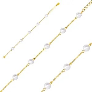 Čelična narukvica u zlatnoj boji, bijele biserne perle, lančić