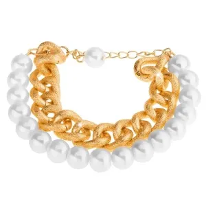 Narukvica izrađena od bijelih sedefastih perlica i krupnog lančića zlatne boje