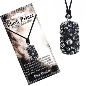Ogrlica sa špagicom - crna s metalnom pločicom i lubanjama