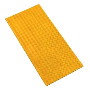 Celofan vrećica zlatne boje sa kvadratnim uzorkom i odsjajima u boji