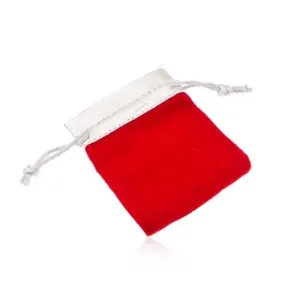 Crvena baršunasta poklon vrećica, gornji je dio srebrne boje