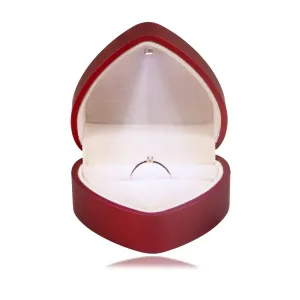 LED poklon kutija za prstenje - srce, mat crvena boja, bež jastučić