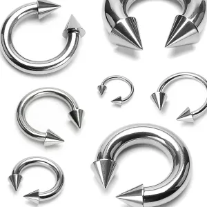 Piercing od nehrđajuećg čelika srebrne boje - konjska potkova sa šiljcima - Mjere: 1,2 mm x 10 mm x 4x4 mm