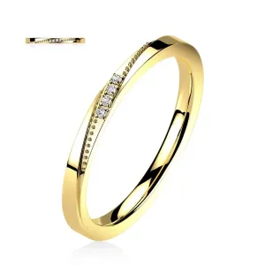 Prsten od čelika 316L zlatne boje - dijagonalno postavljeni prozirni cirkoni, točkice - Veličina: 49