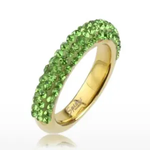 Svjetlucavi prsten zlatne boje izrađen od čelika, linije svijetlo zelenih kamenčića - Veličina: 59