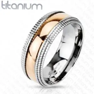 Prsten od titana s uzorkom po rubovima i sredinom u boji ružičastog zlata - Veličina: 49