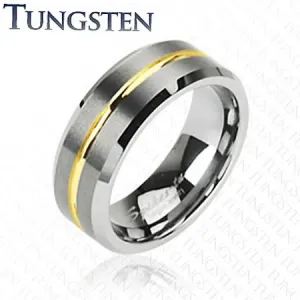 Prsten od volframa sa prugom zlatne boje, 8 mm - Veličina: 59