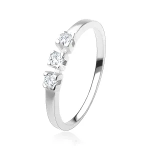 Prsten izrađen od 925 srebra, tri svjetlucava prozirna cirkona, blistava površina - Veličina: 56