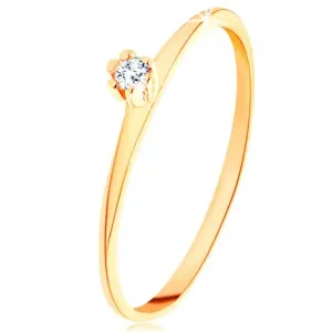 Prsten od žutog 14K zlata - okrugli prozirni cirkon, tanki kosi krakovi - Veličina: 51